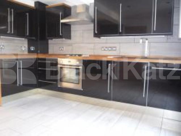 			LET!, 3 Bedroom, 1 bath, 1 reception Flat			 Womesley Road, CROUCH END